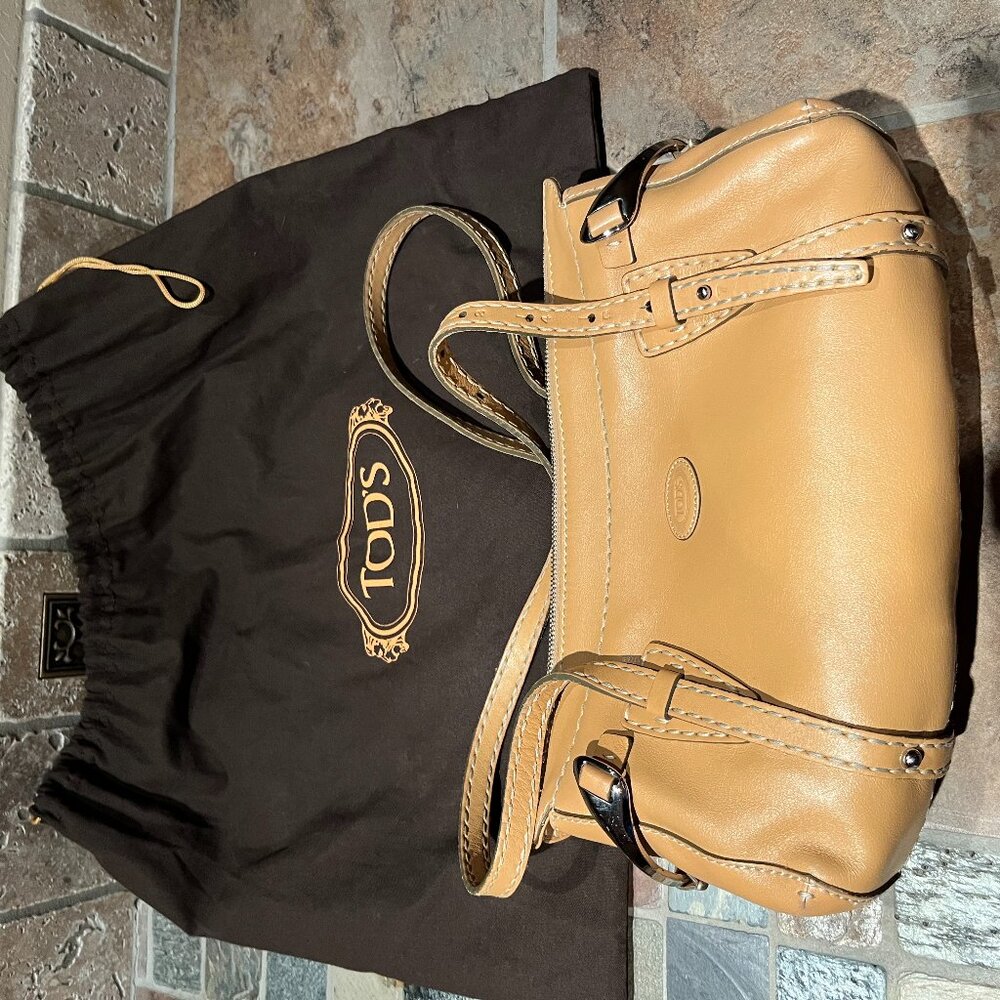 Tod's Leather Shoulder Bag